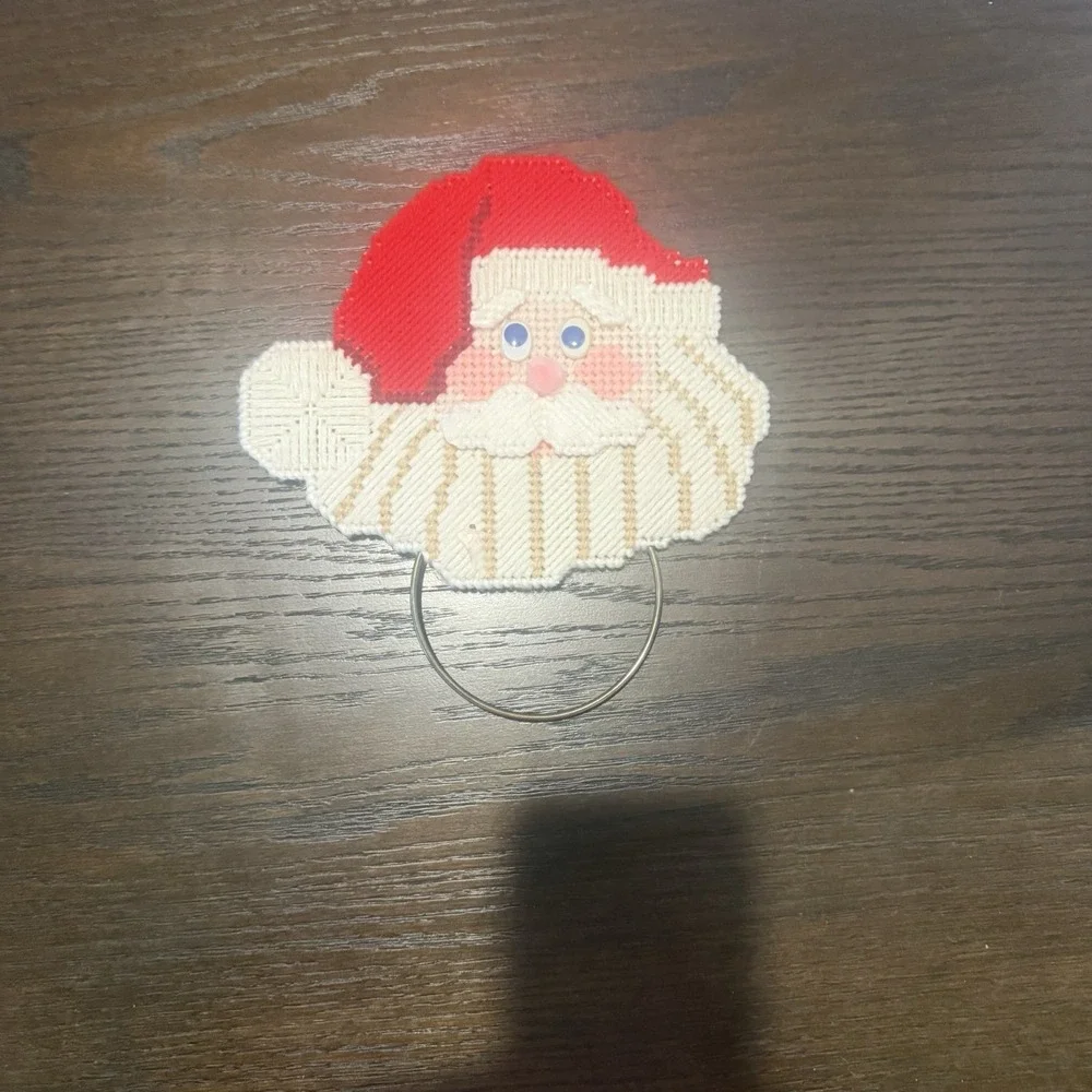 Plastic Canvas Santa Claus Face Goldtone‎ Towel Holder Christmas
